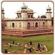 Itmadud Daula Tomb, Agra Vacations